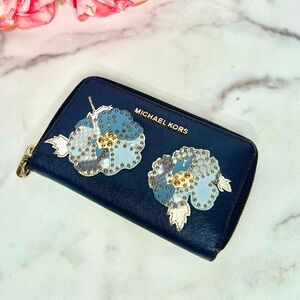 MICHAEL KORS STUDDED JET SET WALLET